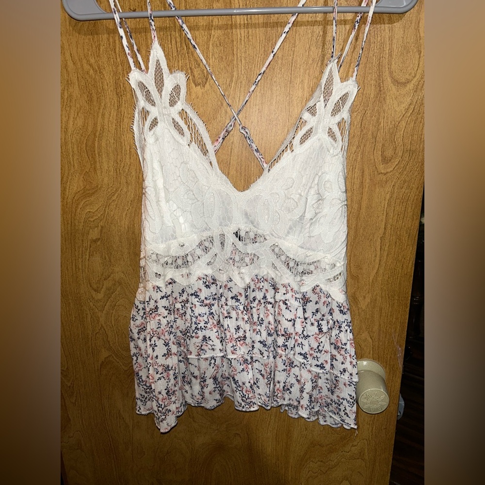 Buckle Floral Lace Camisole in White and Pink